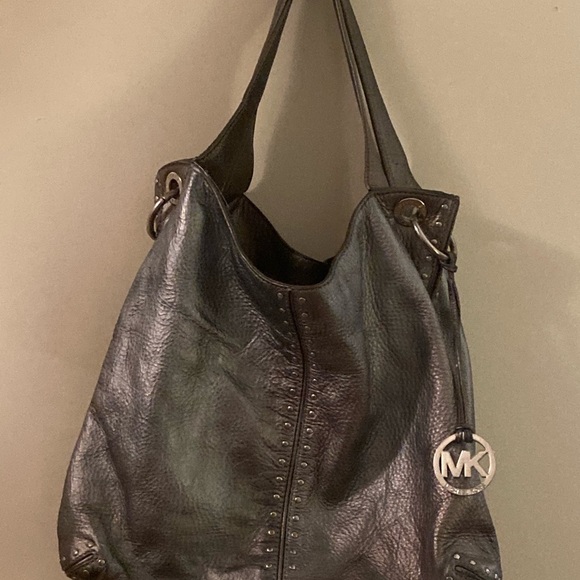 METALLIC SILVER MICHAEL KORS LEATHER studded  HOBO  TOTE SHOULDERBAG - Picture 6 of 6